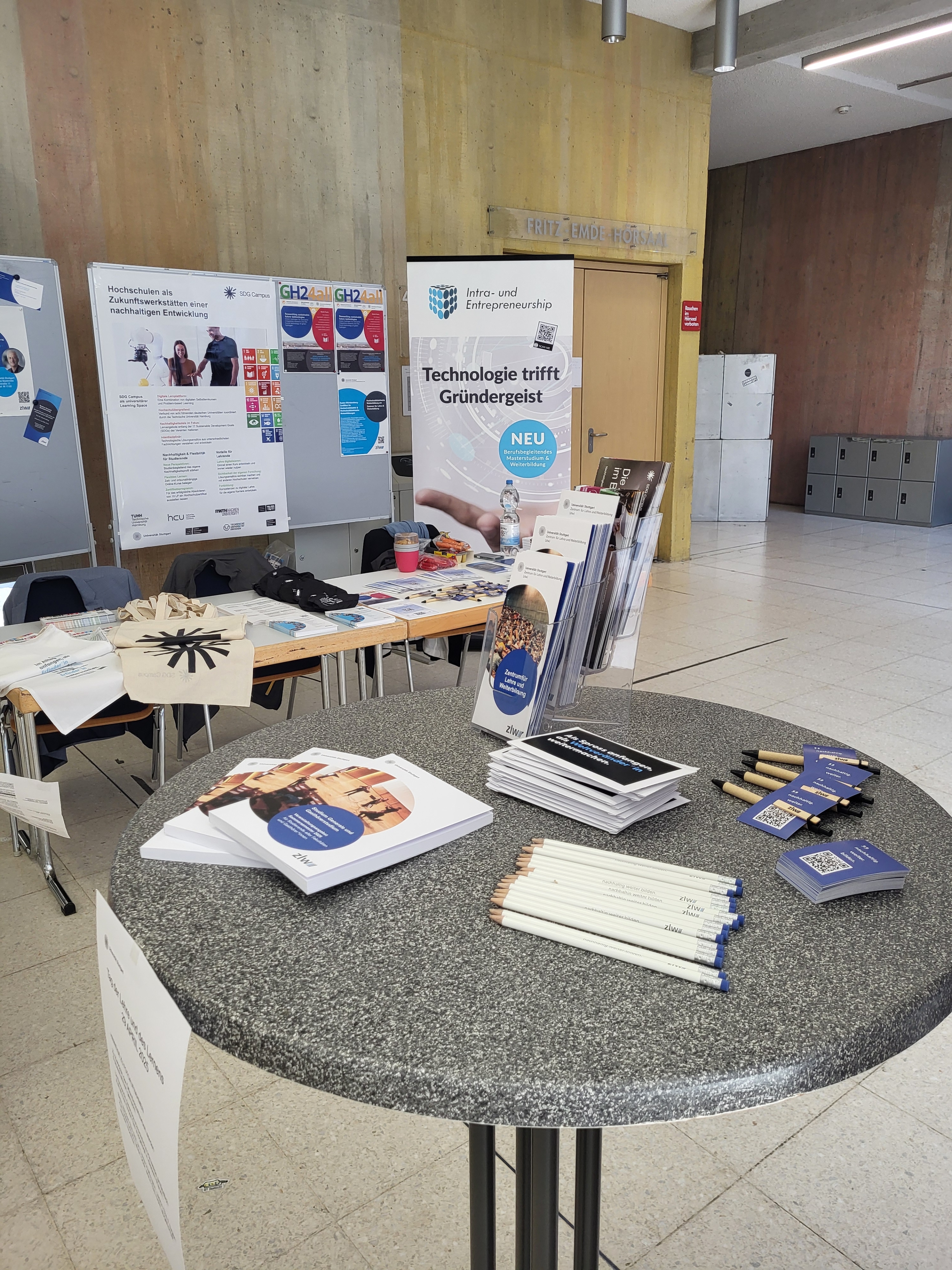 Informationsstand des Zentrums für Lehre und Weiterbildung am Tag der Lehre und des Lernens